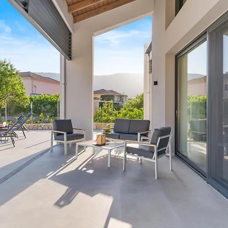 Soha Luxury House Lazaráta